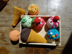 Amigurumi-Eissorten mit Waffeln