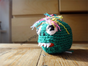 Augen des Amigurumi-Monsters Oliver