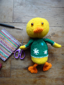 Günther die Amigurumi-Ente ist liebevoll gehäkelt