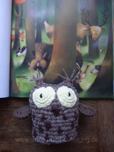 Amigurumi-Eule lässt sich nicht mal von den Waldfreuenden trösten